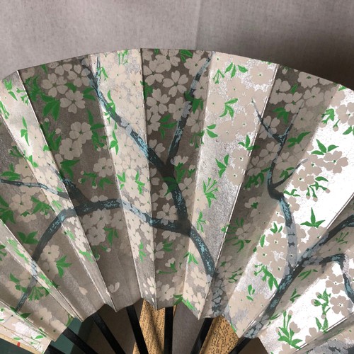 154 - Oriental fan and stand complete with box and instructions