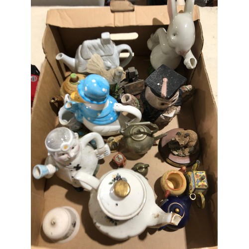166 - Fruit box containing chinaware teapots etc