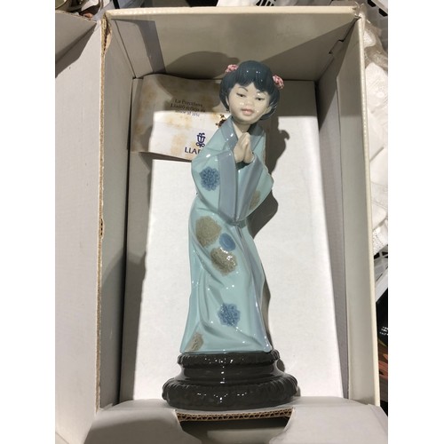 286 - Lladro  lady figurine. Boxed