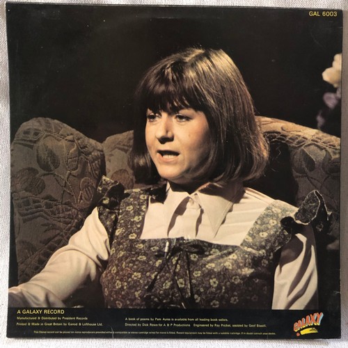 30 - Pam Ayres. Some of me poems and songs. Galaxy records GAL 6003