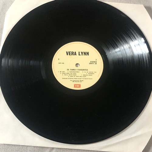 86 - Vera Lynn. 20 family favourites. EMI records. EMTV28