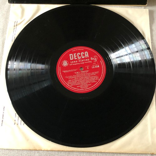 198 - HMS Pinafore. Complete with dialogue . Decca Records LK 4334