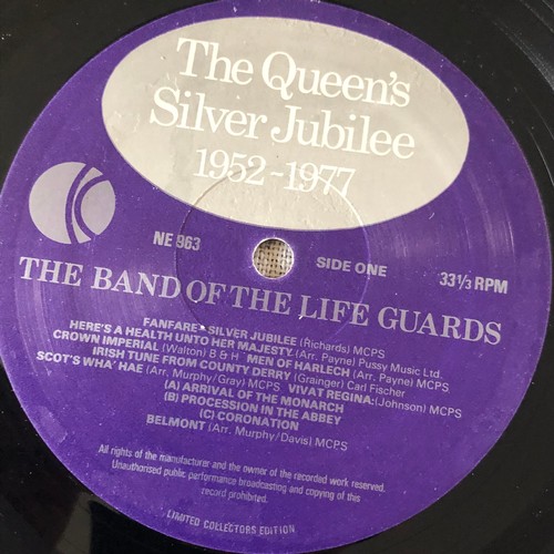 424 - The Queen’s Silver Jubilee 1952 to 1977 The band of the lifeguards NE963