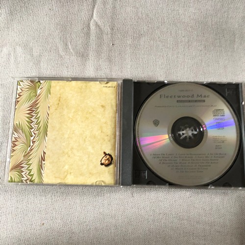 49 - Fleetwood Mac. Behind the mask. CD