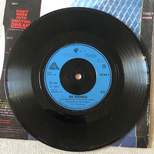 110 - Thompson Twins. Don’t mess with Dr. Dream./ Big business. Single. Arista TWINS9