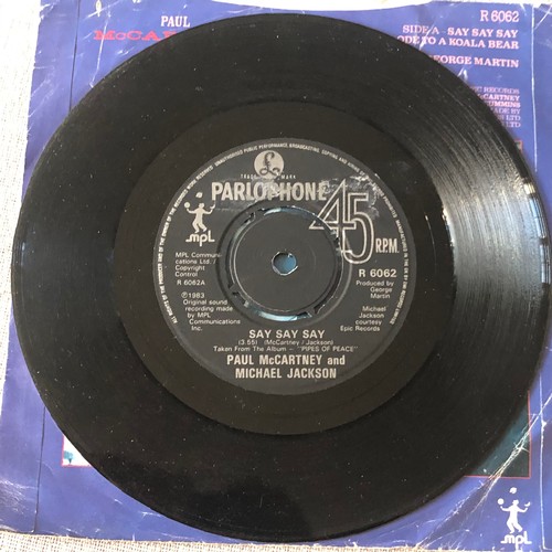 113 - Paul McCartney and Michael Jackson. Say say say / Owed to the Koala bear. Single R6062 Parlophone