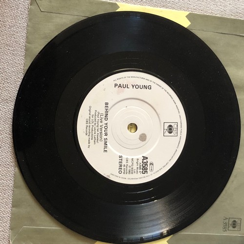 115 - Paul Young. Love of the common people / Behind your smile. Single CBS A3585