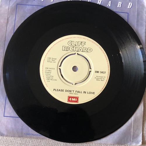 118 - Cliff Richard. Please don’t fall in love / Too close to heaven. EMI 5437