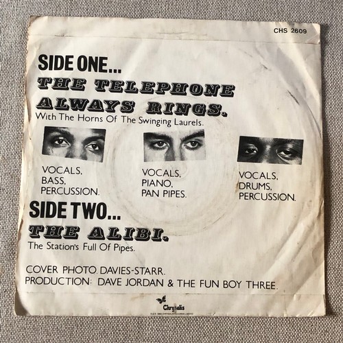 128 - The fun boy three. The telephone always rings / The Alibi. Single. Chrysalis records. CHS2609