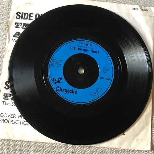 128 - The fun boy three. The telephone always rings / The Alibi. Single. Chrysalis records. CHS2609