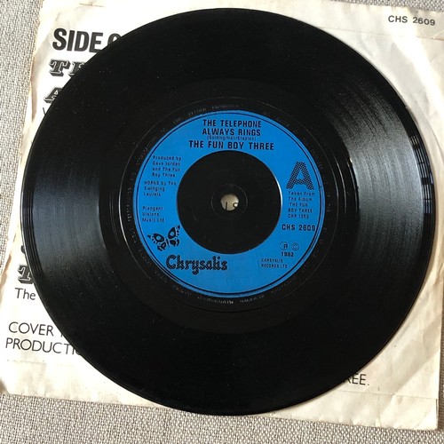 128 - The fun boy three. The telephone always rings / The Alibi. Single. Chrysalis records. CHS2609