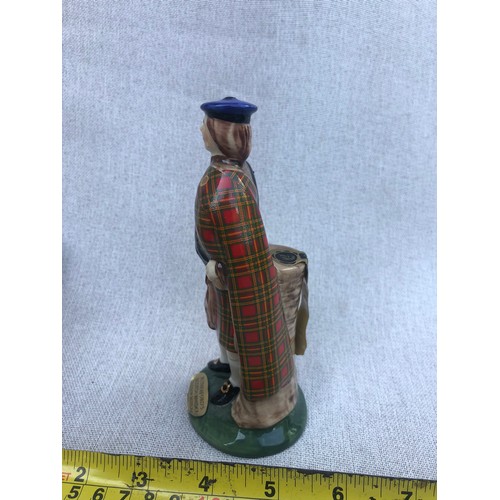 201 - Rutherfords Highland figurine. Glasgow, Scotland, Royal Stewart