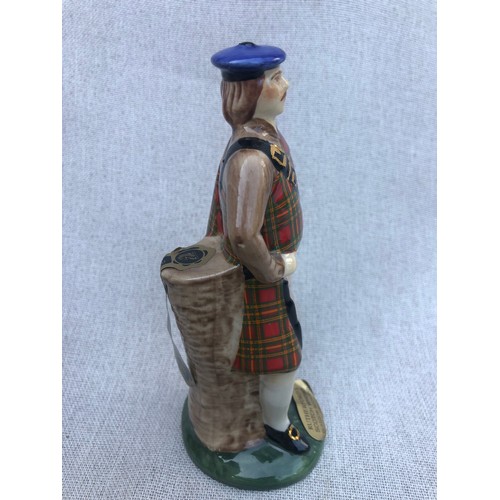 201 - Rutherfords Highland figurine. Glasgow, Scotland, Royal Stewart