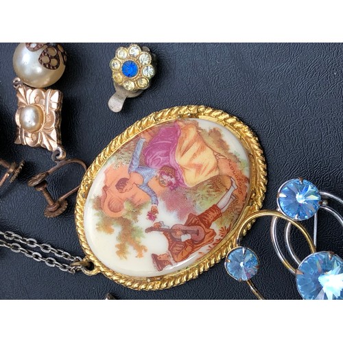 1 - Collection of vintage costume jewellery