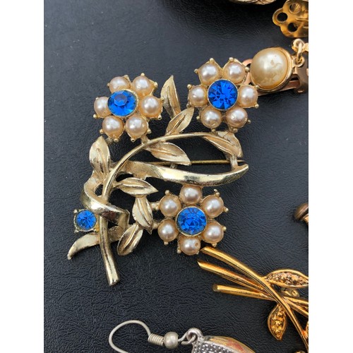 1 - Collection of vintage costume jewellery