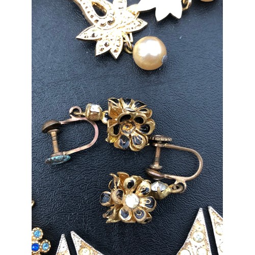 1 - Collection of vintage costume jewellery