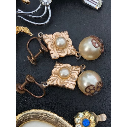 1 - Collection of vintage costume jewellery