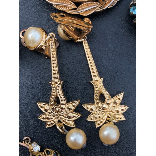 1 - Collection of vintage costume jewellery