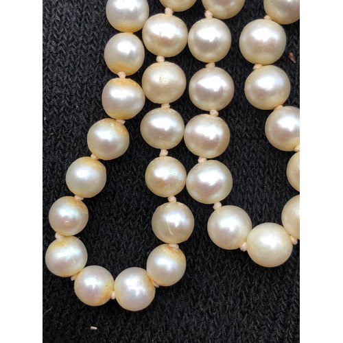 50 - Silver and pearl necklace with magnetic clasp marked .925