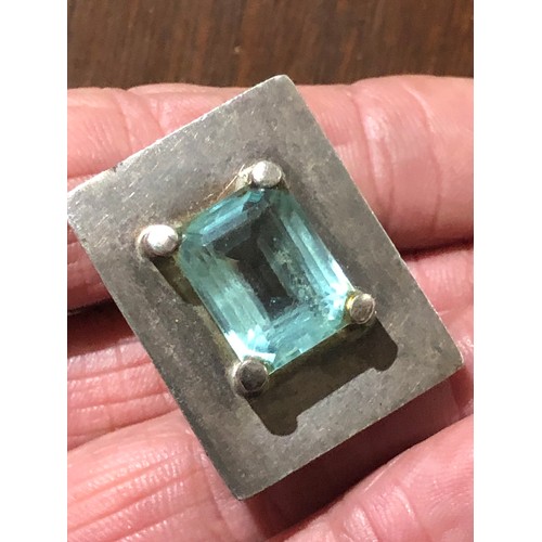 71 - Aquamarine and silver chunky ring. Size K. Tests as silver