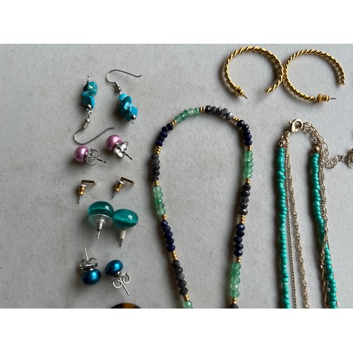 78 - Collection of necklaces, rings and other costume jewellery