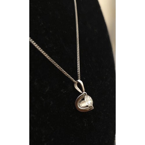 106 - 18ct 0.25ct dia pendant necklace