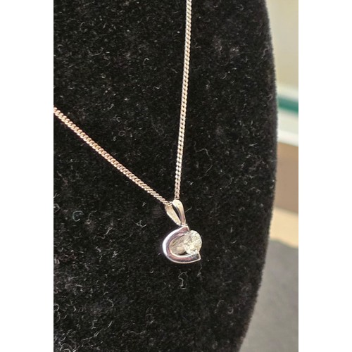 106 - 18ct 0.25ct dia pendant necklace