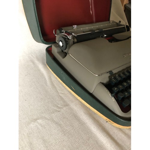 175 - Remington Quiet-Riter typewriter Miracle Tab complete with case