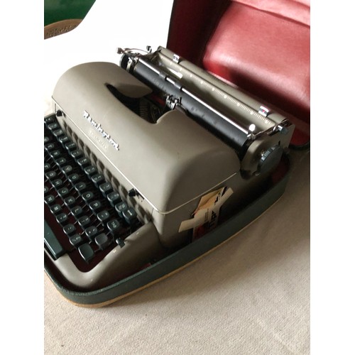 175 - Remington Quiet-Riter typewriter Miracle Tab complete with case