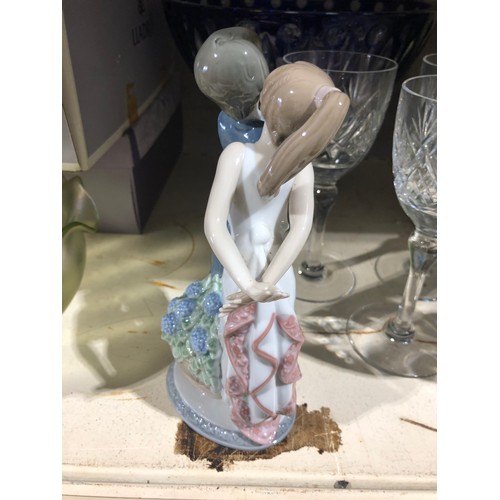 324 - Lladro boy / girl figurine