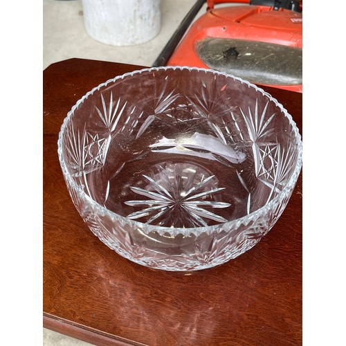 432 - Cut crystal glass fruit bowl