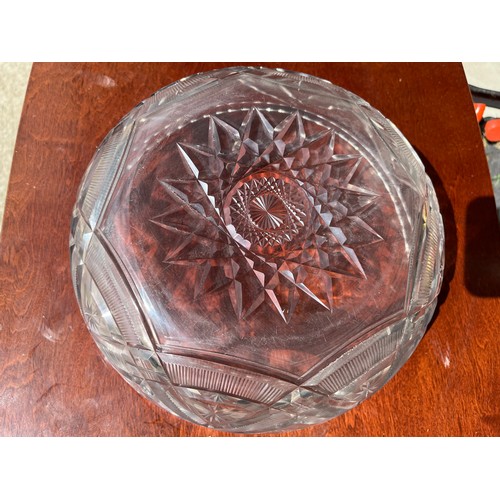 438 - A Large American Brilliant-Cut Glass fruit Bowl with hob-star design