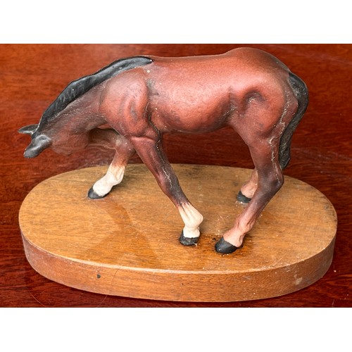 446 - Beswick Sunlight foal on wooden plinth