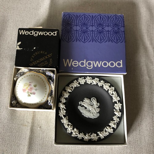 450 - 2 Wedgwood items