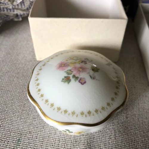 450 - 2 Wedgwood items