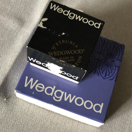 450 - 2 Wedgwood items