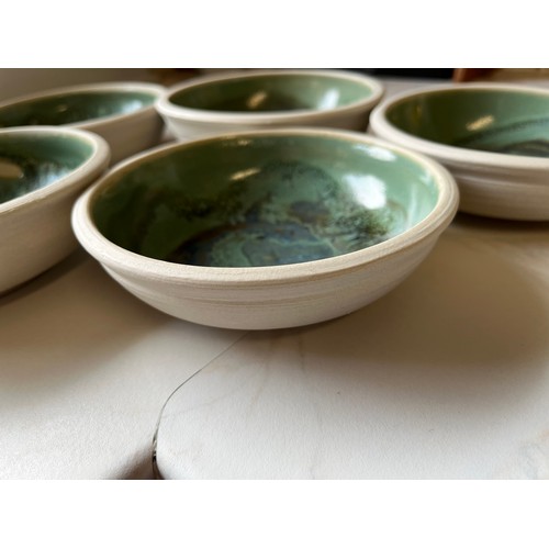 533 - 5 small ceramic dishes