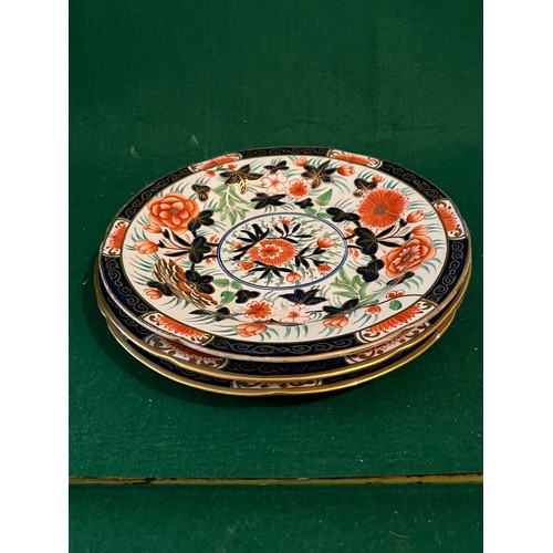 625 - 3No. Imari pattern plates. Probably Derby