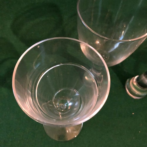 640 - 5 large wine glasses