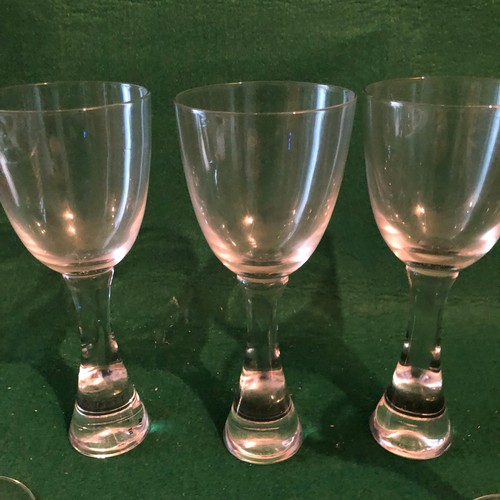 640 - 5 large wine glasses