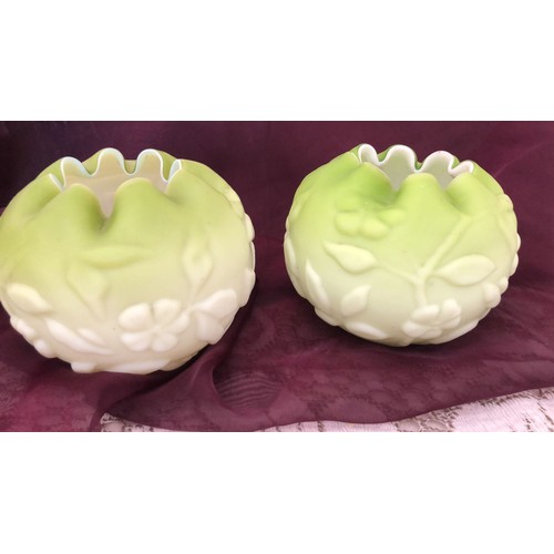 642 - Uranium glass custard posy bowls. UV reactive