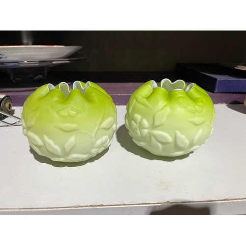 642 - Uranium glass custard posy bowls. UV reactive