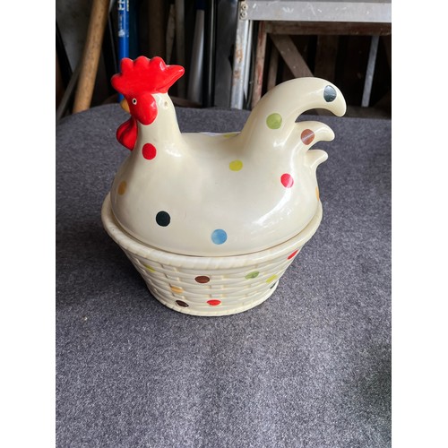 652 - Spotty ceramic chicken egg holder