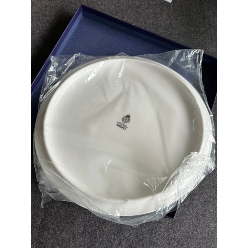 654 - Boxed Royal Worcester Red Medici cake platter