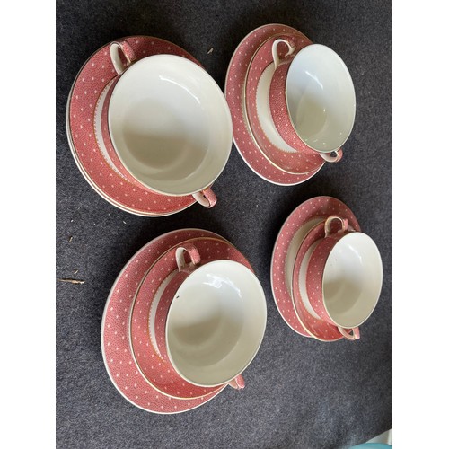 655 - Ridgway dinnerware in Conway pattern