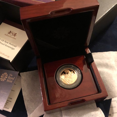 1089 - 2015 UK New Portrait 22 carat (916.7) gold Full Sovereign Proof Coin 7.98g in Capsule