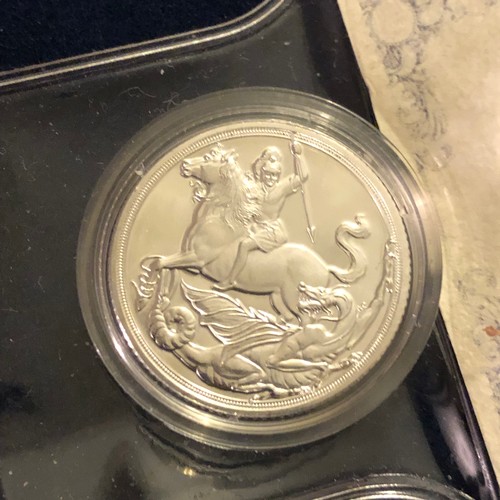 1093 - 2019 UK 'The World's First Silver Sovereign'  Proof Coin 7.98g in Capsule. First strike Limited edit... 