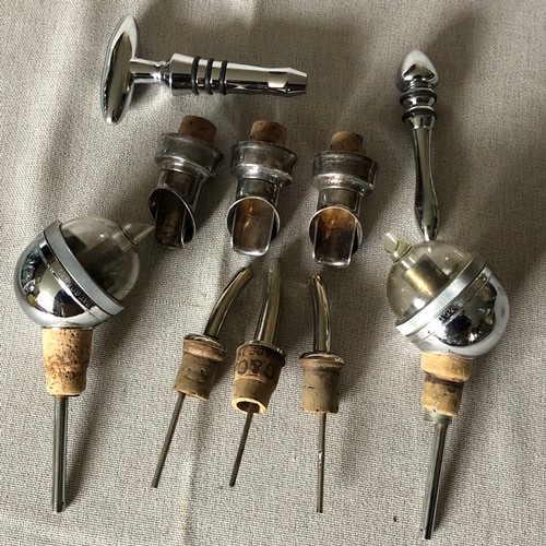 1149 - Silver plated and chrome, Wine bottle spouts, measures and stoppers