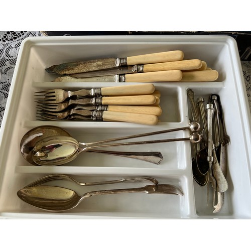 1155 - Silverplated, fish, knives and forks, etc