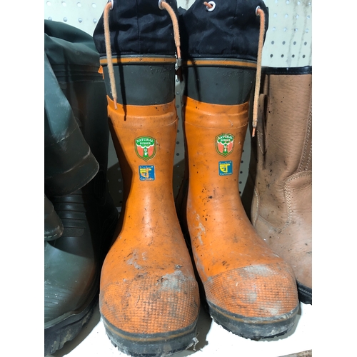 1425 - Husqvarna chainsaw boots size 9